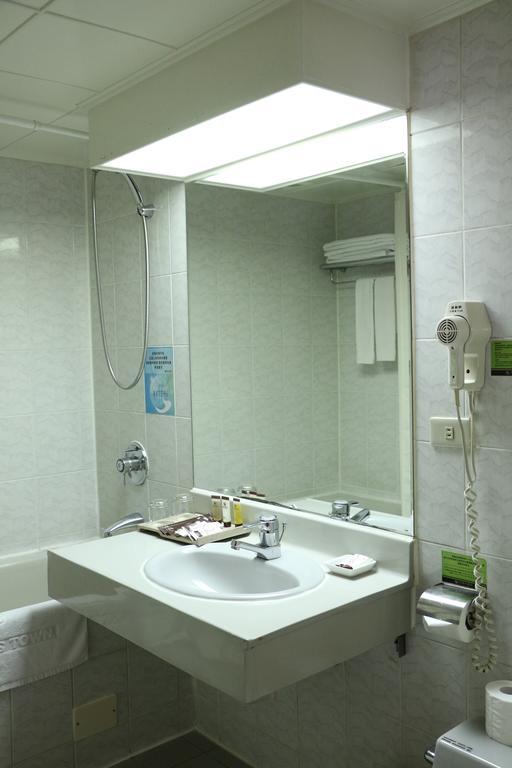 King'S Town Hotel Kaohsiung Dış mekan fotoğraf