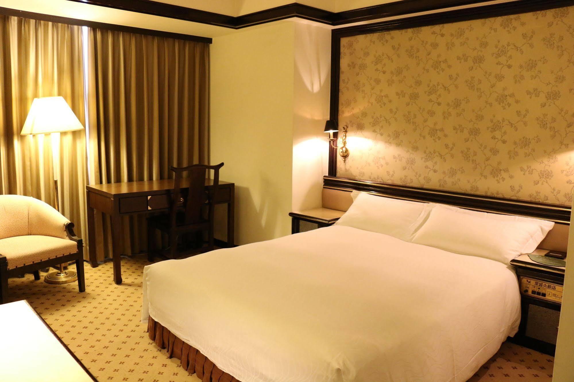 King'S Town Hotel Kaohsiung Dış mekan fotoğraf